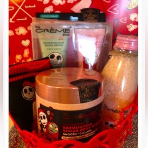 Nightmare Before Chrismas Gift ( shred paper & cellophane added upon purchase)